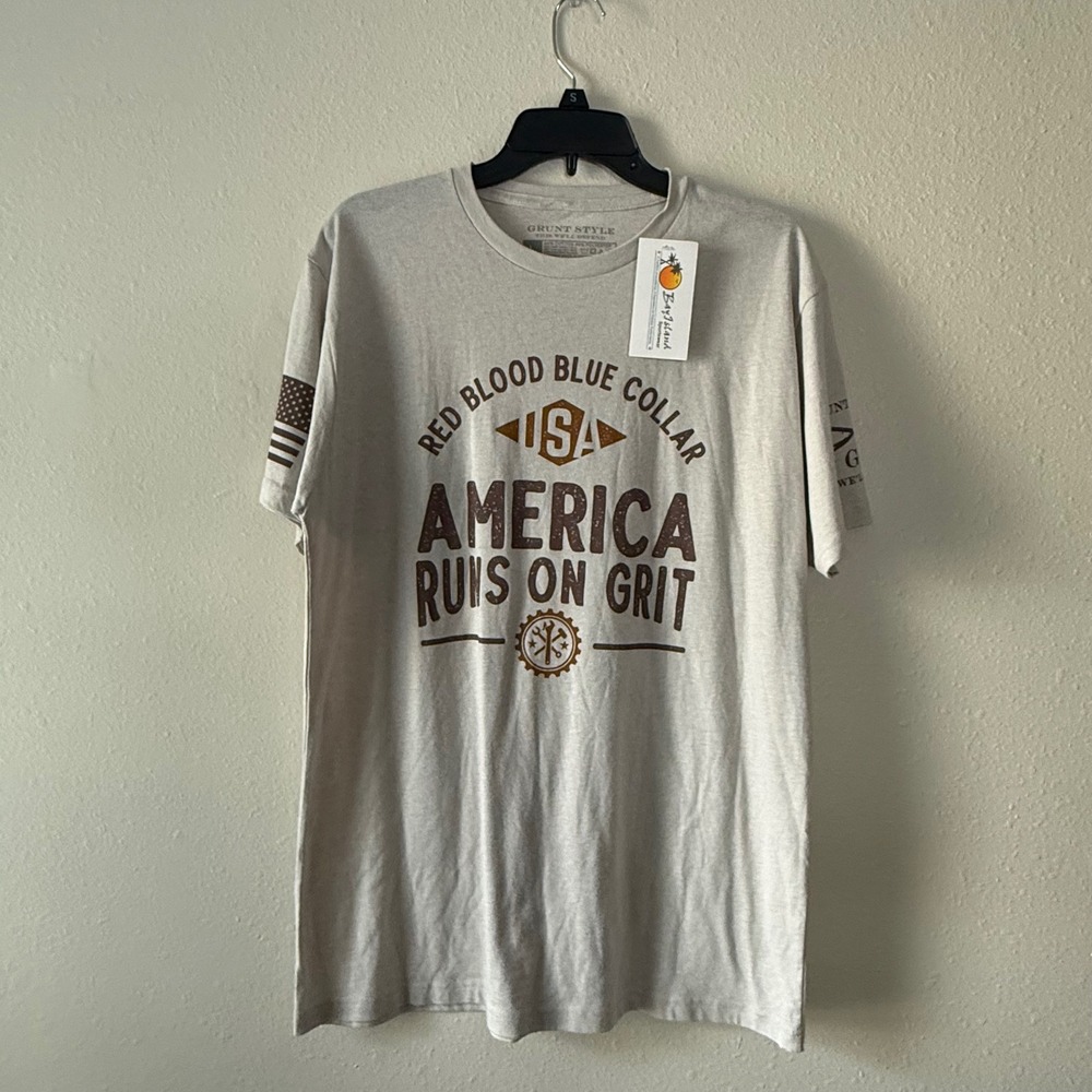 Grunt Style America Runs On Grit T-Shirt Mens Large Sand Blue Collar USA GS7746